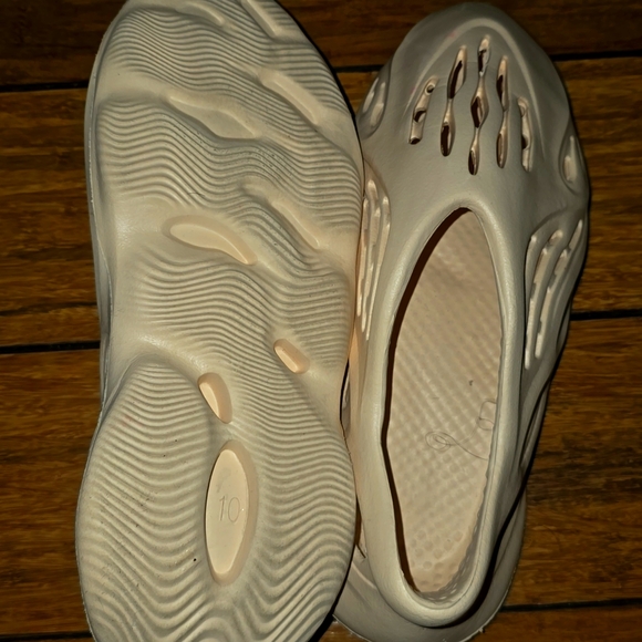 Yezzy Slide - Picture 3 of 5